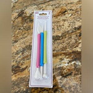Cake decorating tool kit